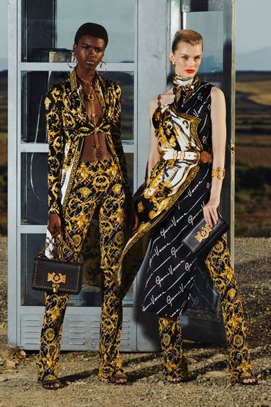 plastitex sfilata versace|versace fashion designer.